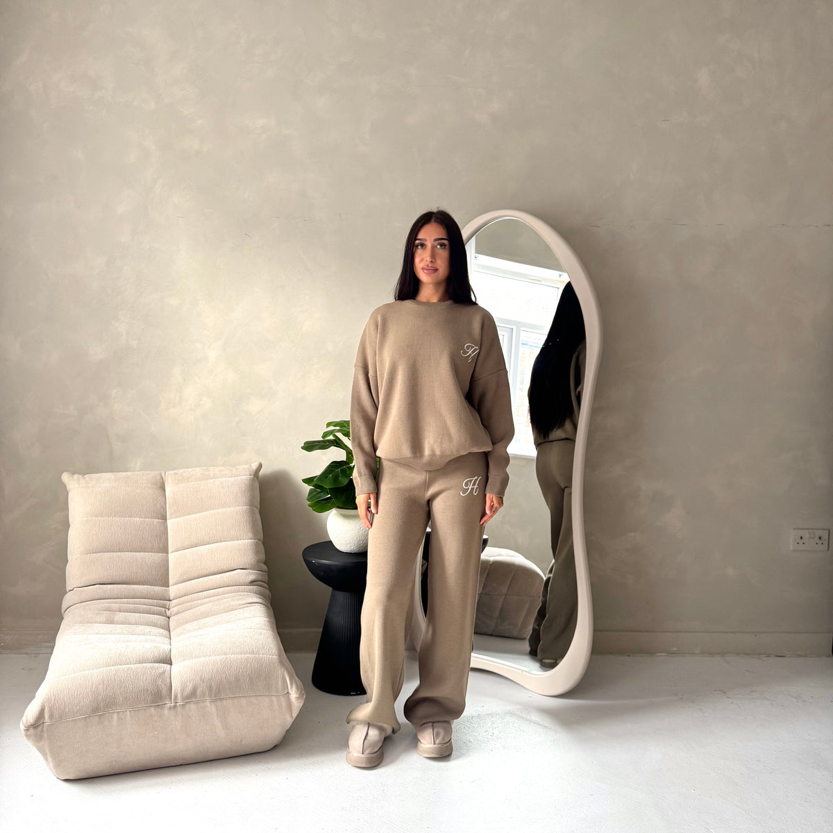 Lili Mocha 'H' Logo Embroidery Loungewear Comfy Set