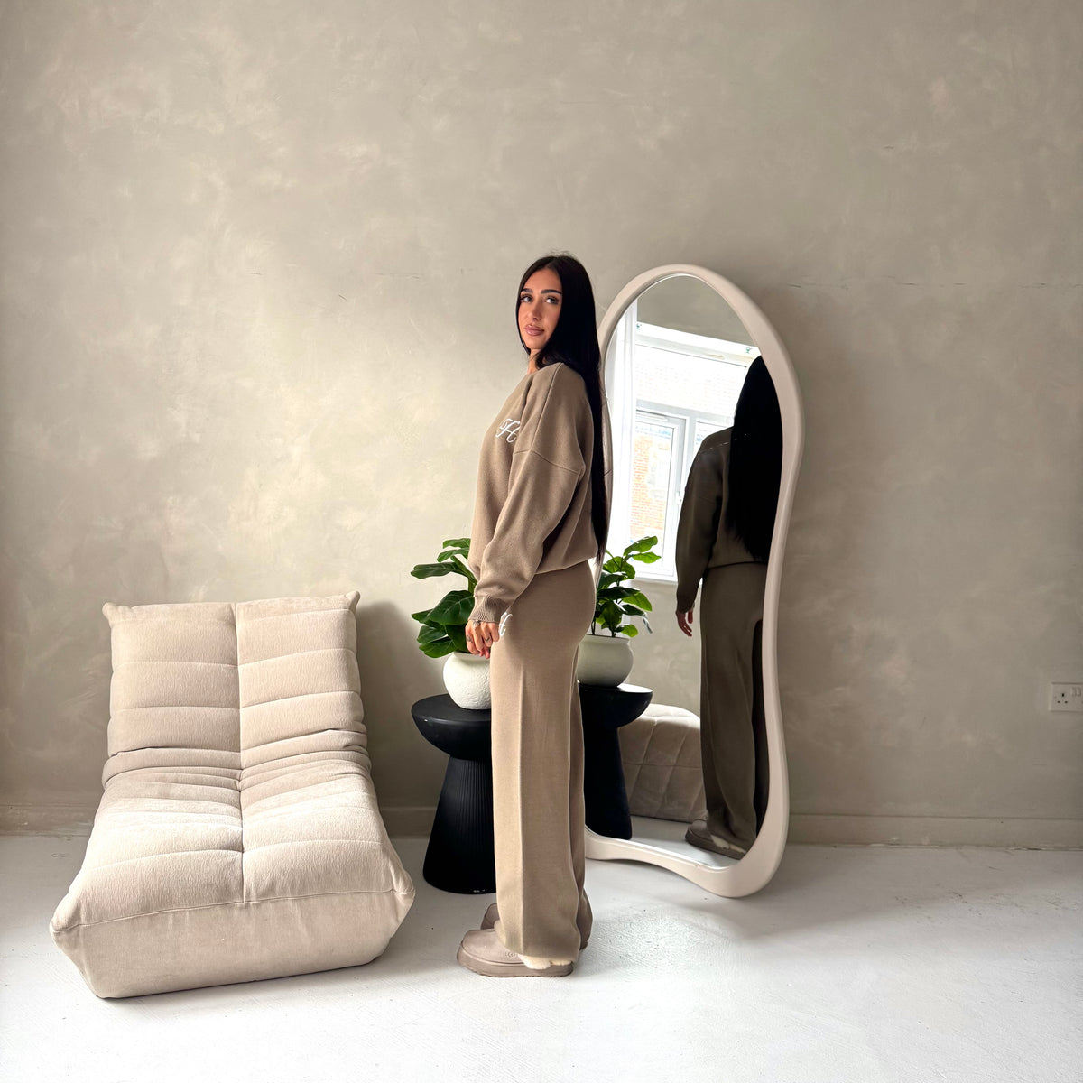 Lili Mocha 'H' Logo Embroidery Loungewear Comfy Set