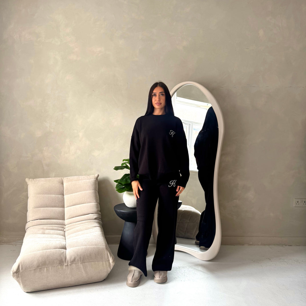 Lili Black 'H' Logo Embroidery Loungewear Comfy Set
