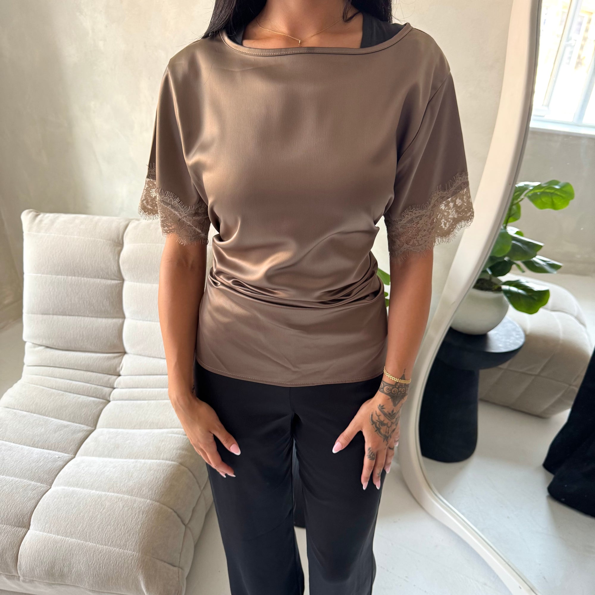 Rayna Mocha Summer Lace Detail Short Sleeve Tie Back Top